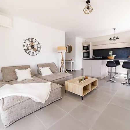 Le Hameau Des Pins - Spacious - Parking Apartment *