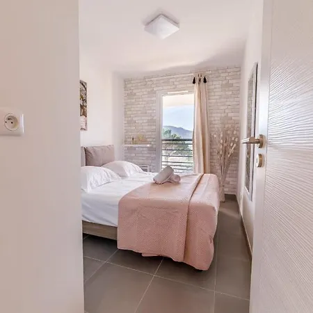 Le Hameau Des Pins - Spacious - Parking Apartment *