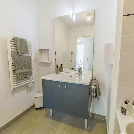 Apartment Le Hameau Des Pins - Spacious - Parking