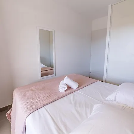 Le Hameau Des Pins - Spacious - Parking Apartment
